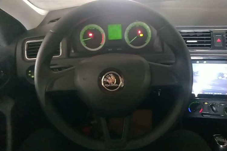 Skoda Rapid 2019 car image #11