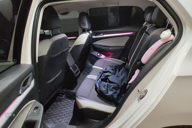 Volkswagen Golf 2024 car image #19