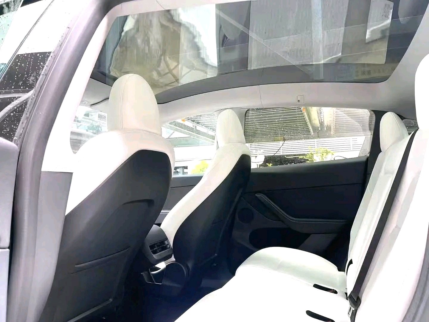 Tesla Model Y 2023 car image #5