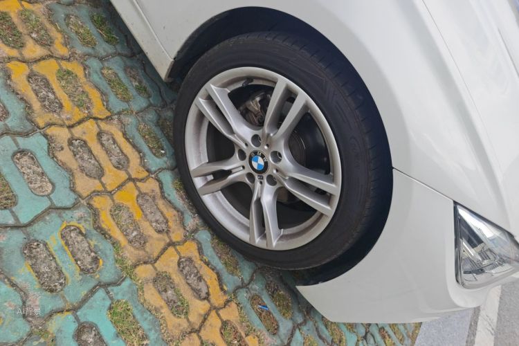 BMW 3 Series 2019 car image #9