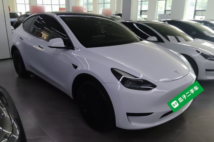 Tesla Model Y 2023 car image #4