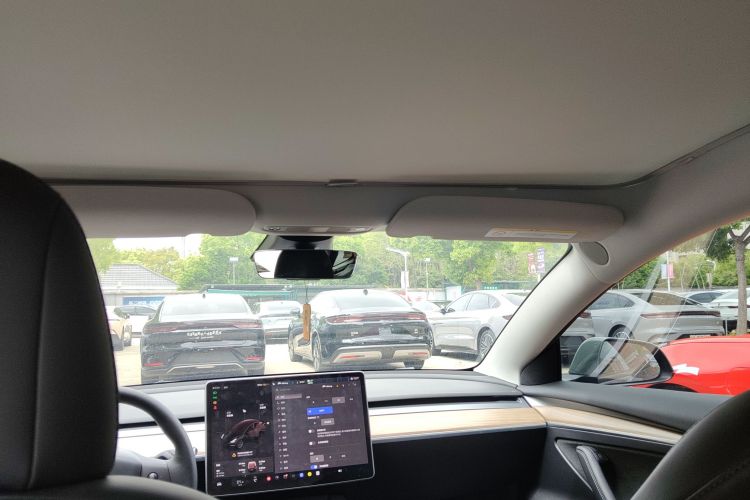 Tesla Model 3 2023 car image #18