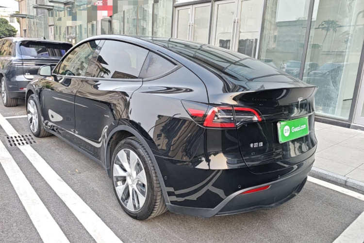 Tesla Model Y 2022 immagine di auto #7