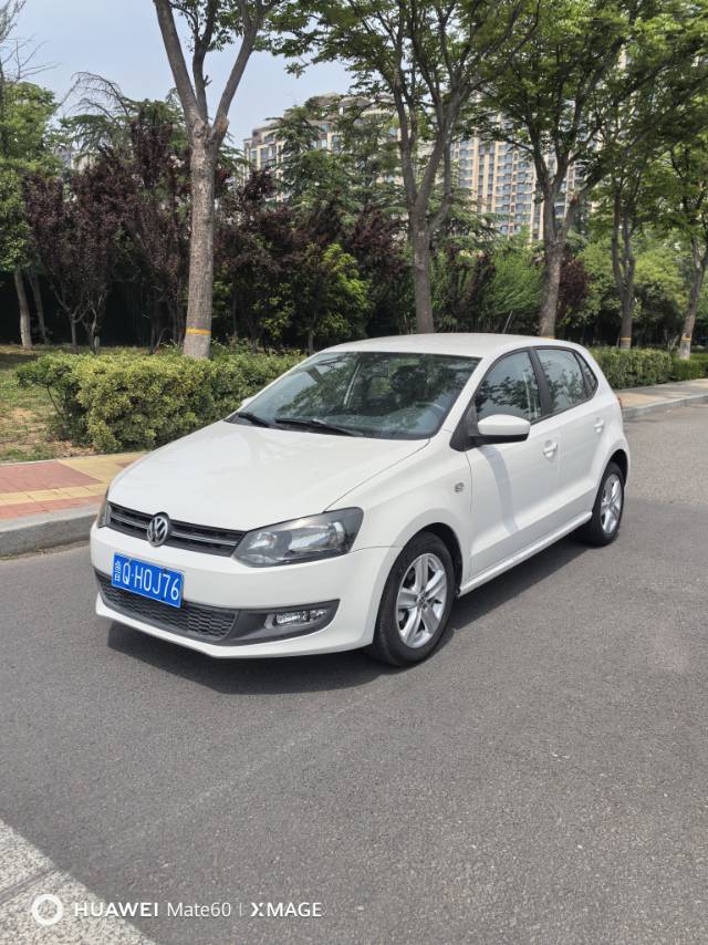 Volkswagen Polo 2012 car image 