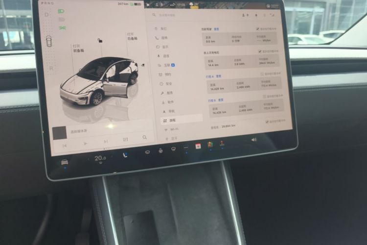 Tesla Model Y 2025 #13 Tesla Model Y 2025 car image #13