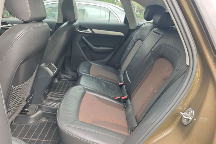 Audi Q3 2019 car image #17