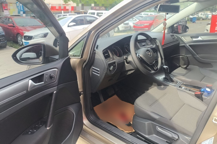 Volkswagen Golf 2016 car image #12