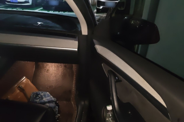 Tesla Model Y 2023 #27 Tesla Model Y 2023 car image #27