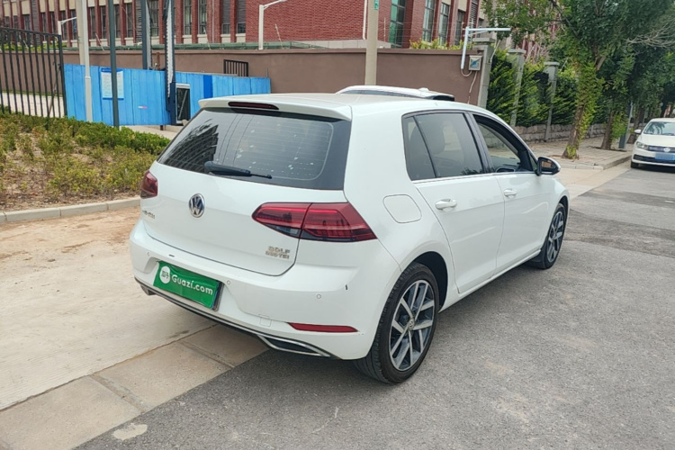 Volkswagen Golf 2018 car image #7