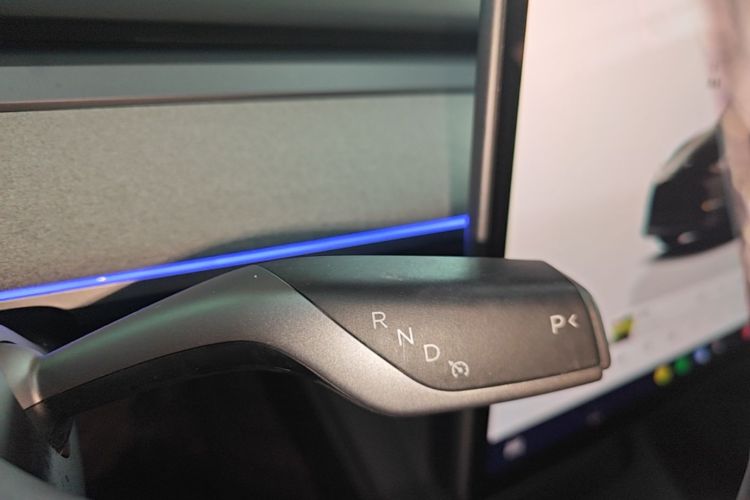 Tesla Model Y 2023 #14 Tesla Model Y 2023 car image #14