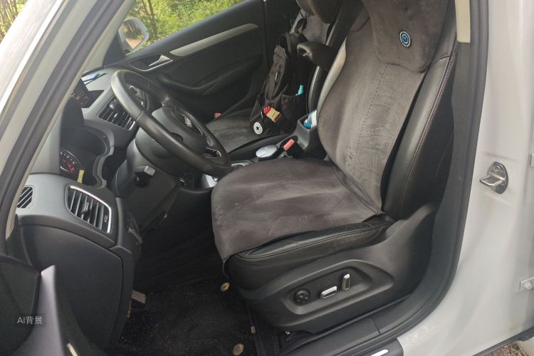 Audi Q3 2018 car image #17
