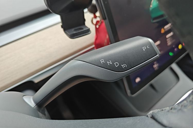 Tesla Model Y 2022 #14 Tesla Model Y 2022 car image #14
