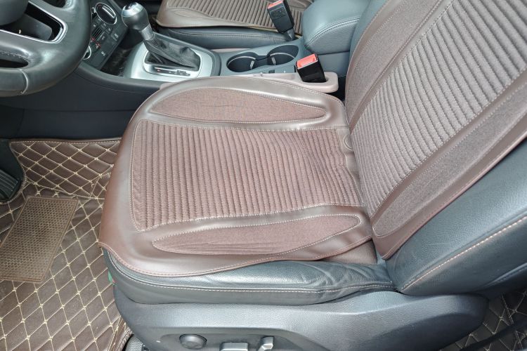 Audi Q3 2018 car image #24
