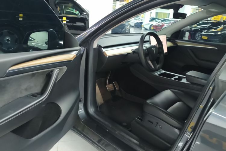 Tesla Model Y 2023 #16 Tesla Model Y 2023 car image #16