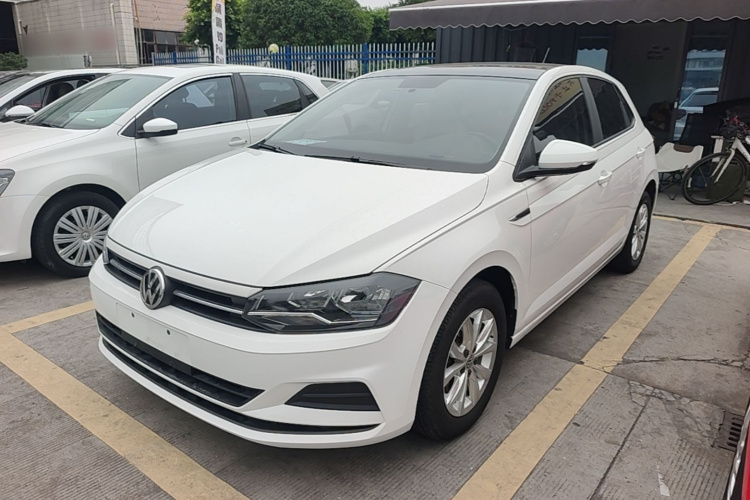 Volkswagen Polo 2019 car image #2