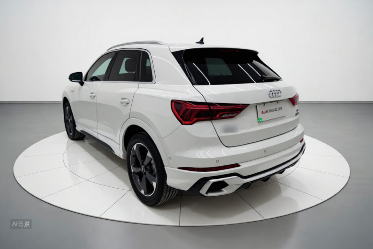 Audi Q3 2023 car image #5