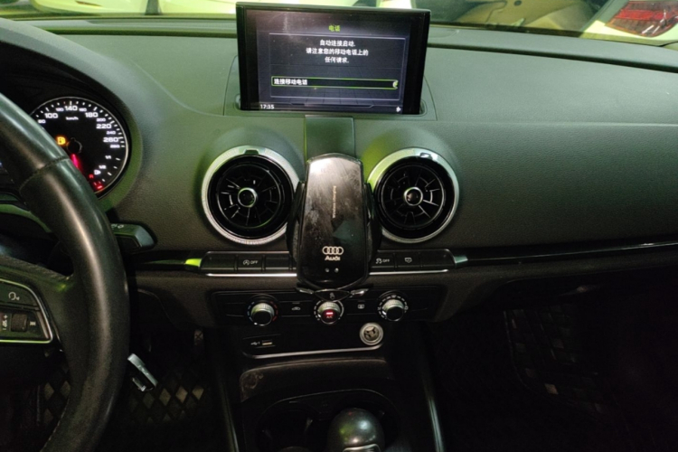 Audi A3 2018 car image #13