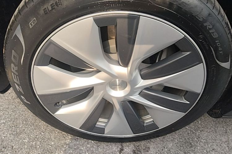 Tesla Model Y 2023 #9 Tesla Model Y 2023 car image #9