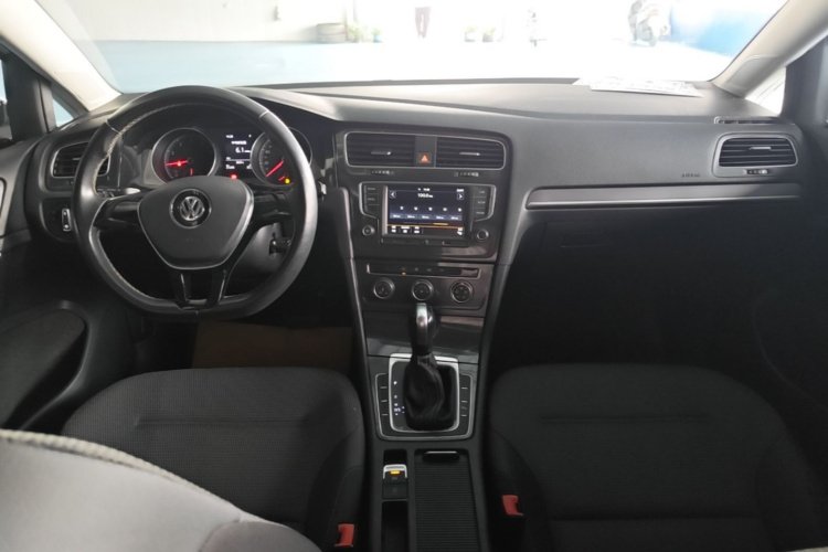 Volkswagen Golf 2017 car image #10