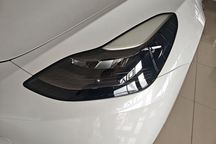 Tesla Model Y 2022 car image #23