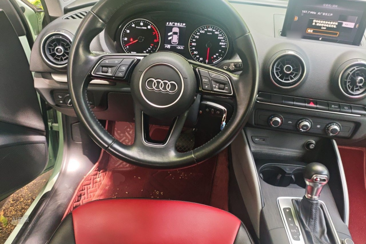 Audi A3 2018 car image #12