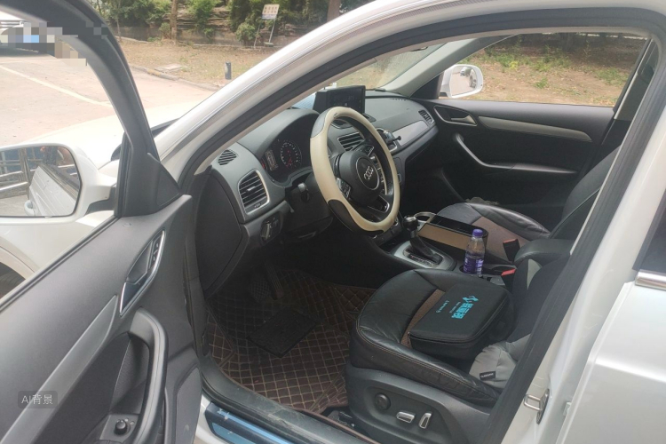 Audi Q3 2016 car image #18