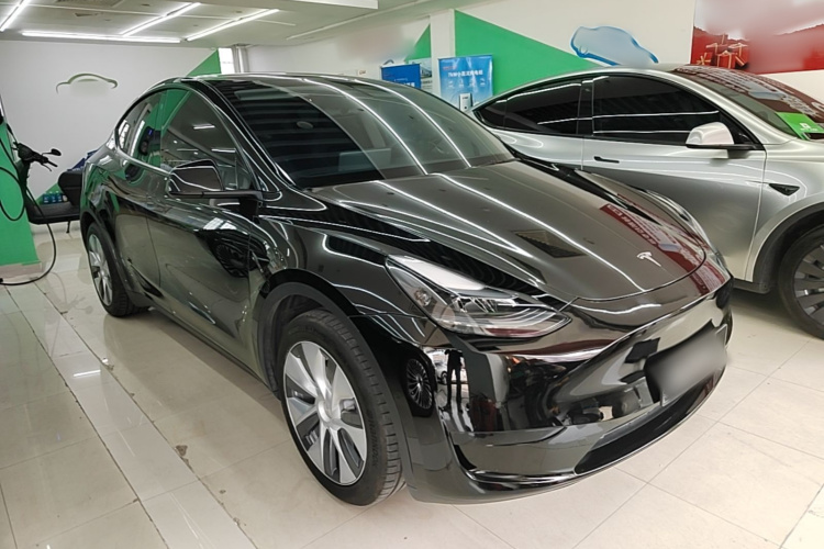 Tesla Model Y 2023 car image #4