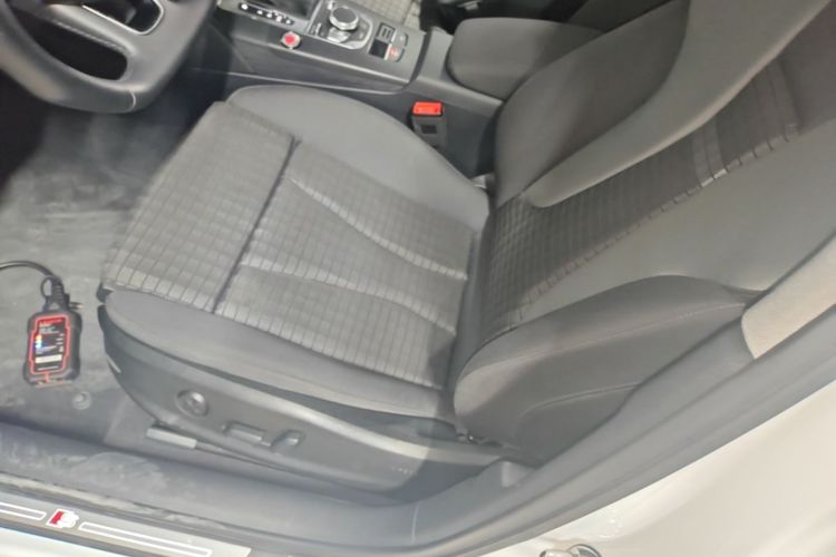 Audi A3 2018 car image #15