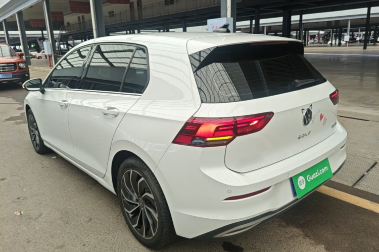 Volkswagen Golf 2022 car image #5
