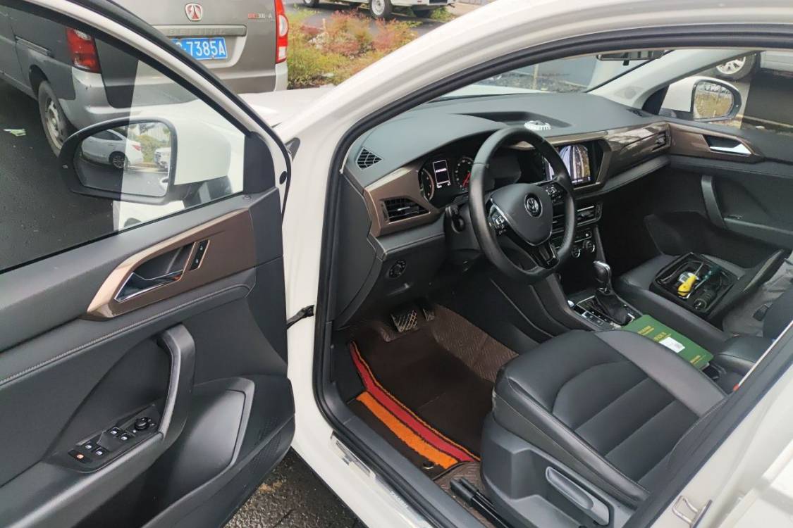Volkswagen Tharu 2019 car image #23