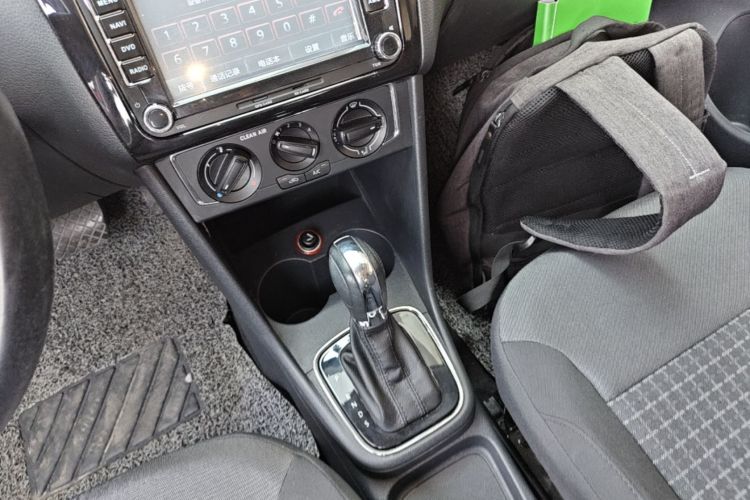 Volkswagen Polo 2017 car image #14