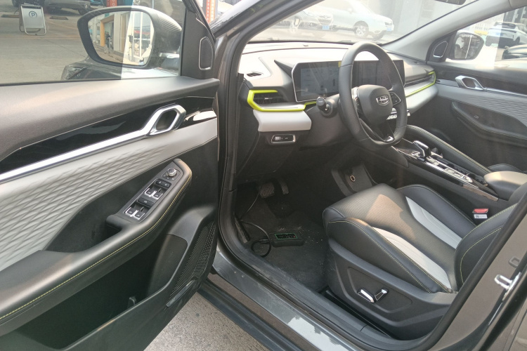 GEELY Coolray 2023 car image #16