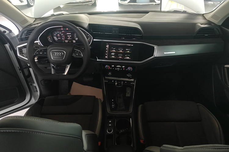 Audi Q3 2021 #10 Audi Q3 2021 car image #10