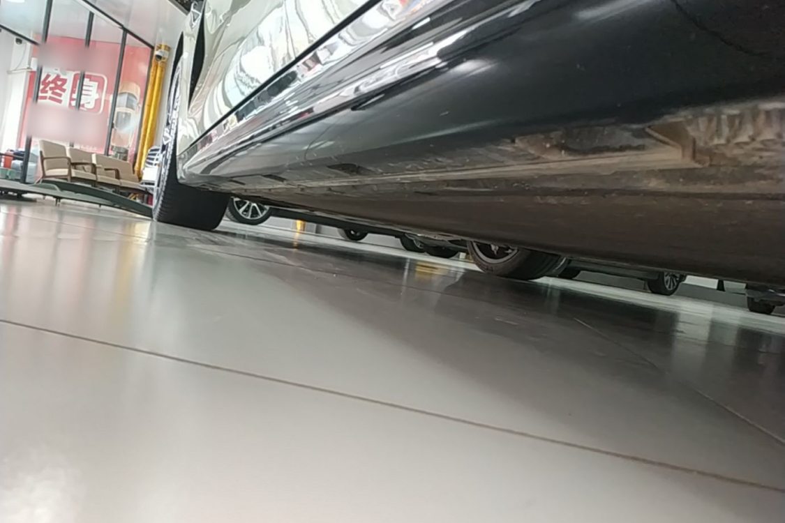 MI SU7 2024 immagine di auto #8