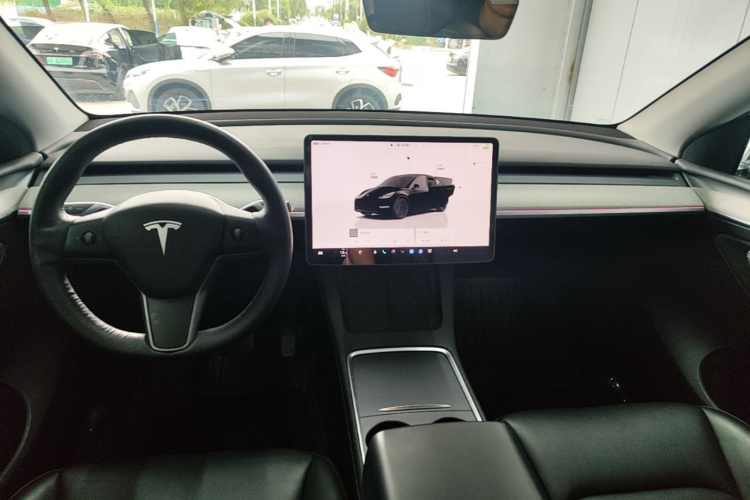 Tesla Model Y 2023 #10 Tesla Model Y 2023 car image #10
