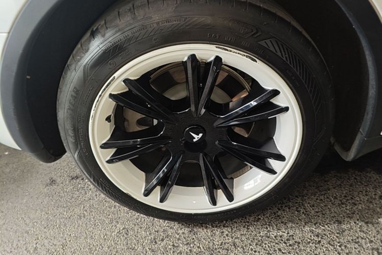 Tesla Model Y 2024 #6 Tesla Model Y 2024 car image #6