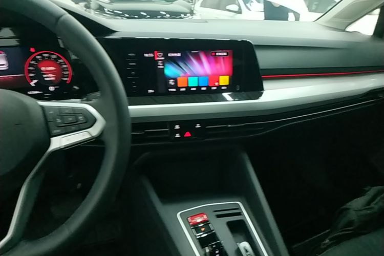 Volkswagen Golf 2022 car image #13