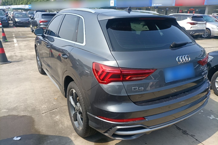 Audi Q3 2022 car image #5