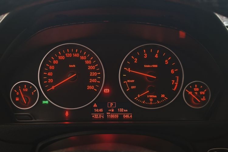BMW 3 Series 2017 car image #12