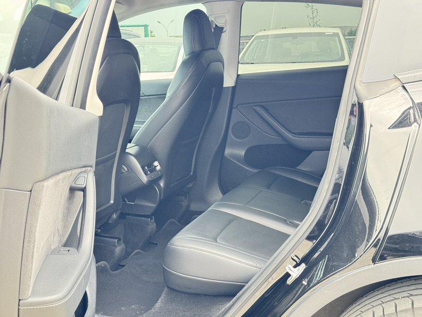 Tesla Model Y 2022 #4 Tesla Model Y 2022 car image #4