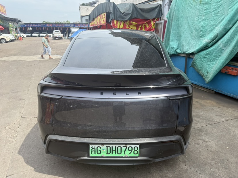 Tesla Model Y 2025 #6 Tesla Model Y 2025 car image #6