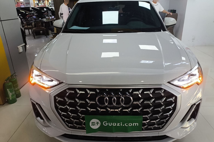 Audi Q3 2024 car image #3