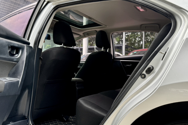 Toyota Corolla 2016 immagine di auto #30