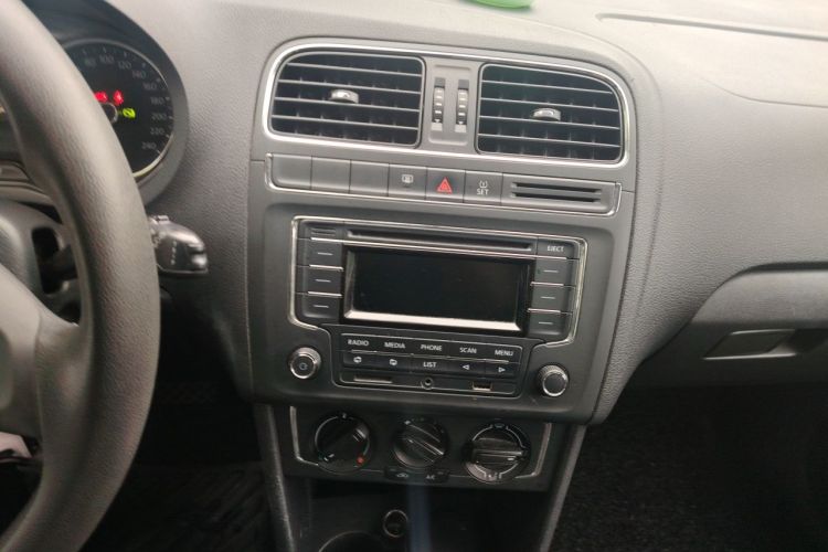 Volkswagen Polo 2014 صورة سيارة #13
