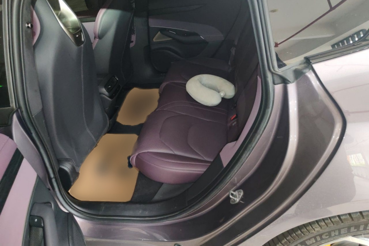 MI SU7 2024 immagine di auto #14