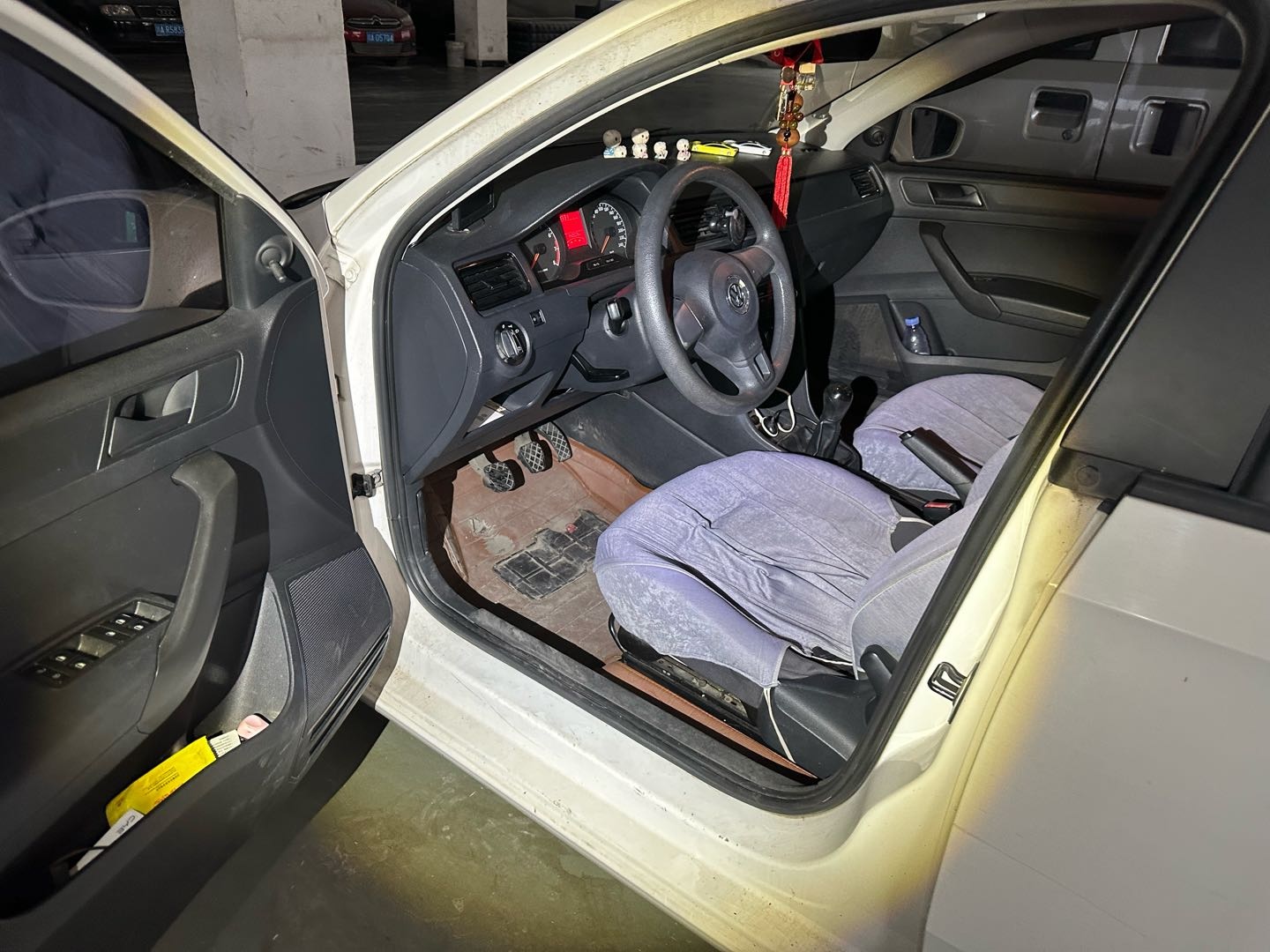 Volkswagen Santana 2014 car image #9