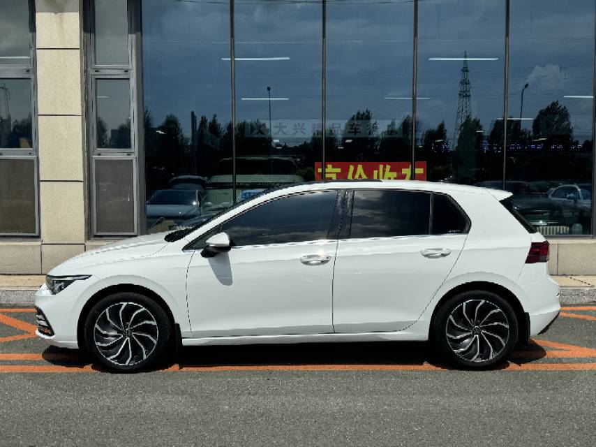 Volkswagen Golf 2022 car image #6