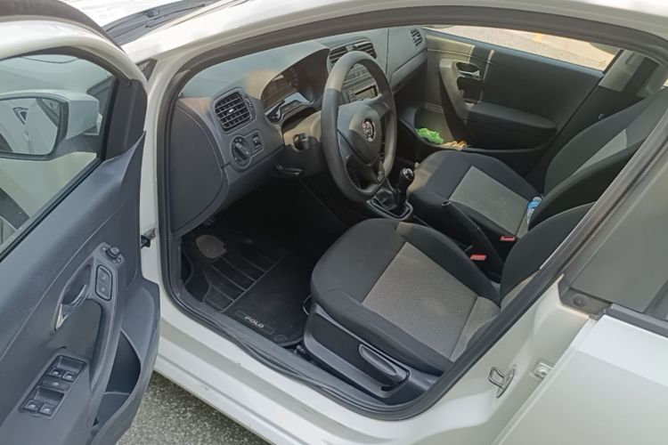 Volkswagen Polo 2016 car image #12