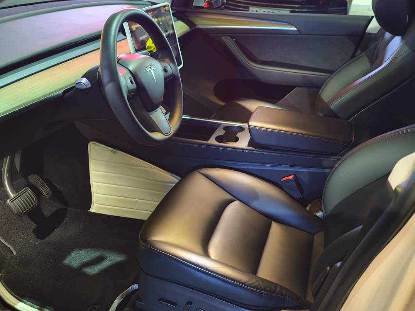 Tesla Model Y 2023 #3 Tesla Model Y 2023 car image #3
