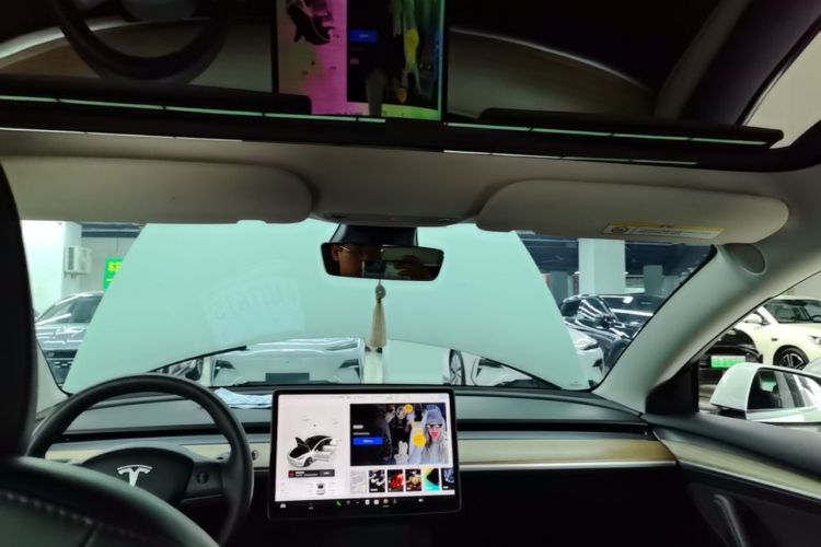 Tesla Model 3 2023 car image #18